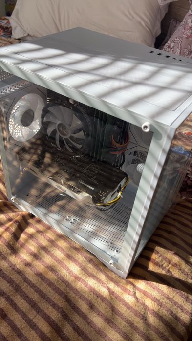 Продавам геймърски компютър в перфектно състояние