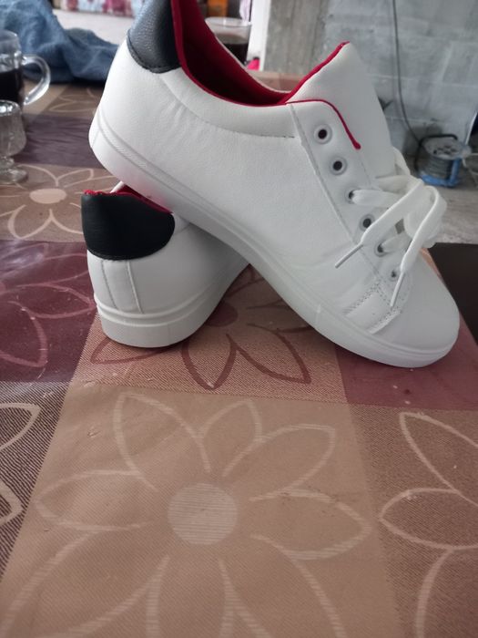 Adidași de bărbat nr42 stare buna în cutie ne folosit