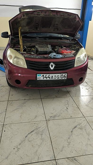 автомобиль Reno Sandero