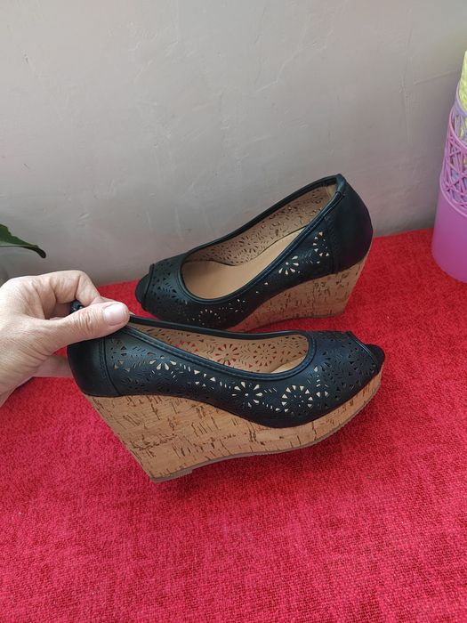 Сандали на платформа