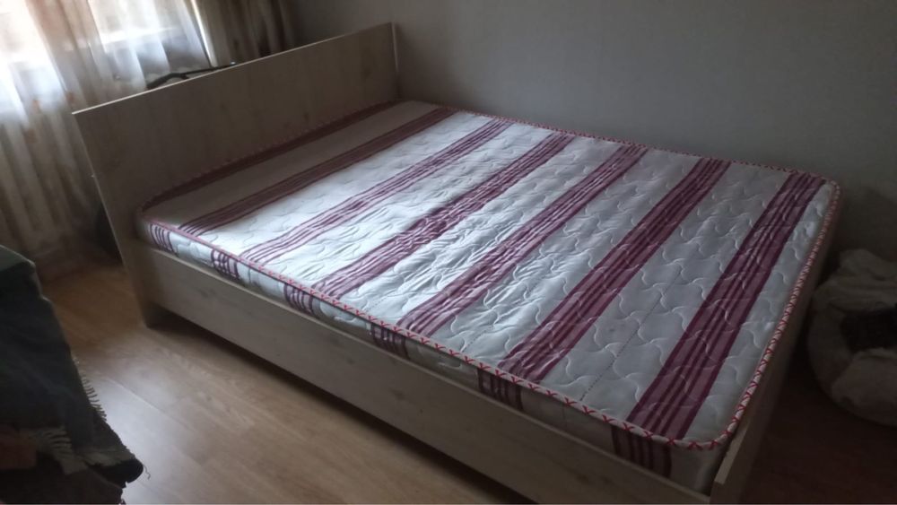 Продам кровать с матрасом