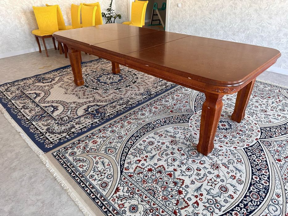 Стол с 8 стульями