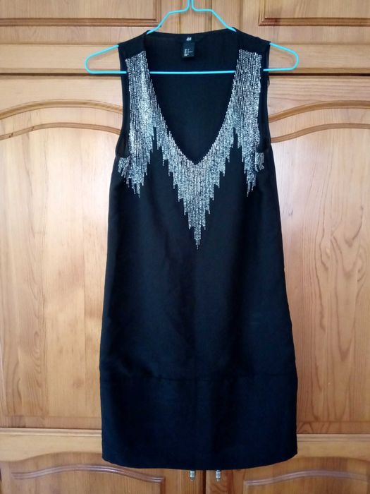 Къса черна рокля от H&M