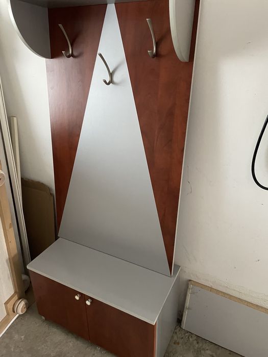 Cuier din pal  cu lada