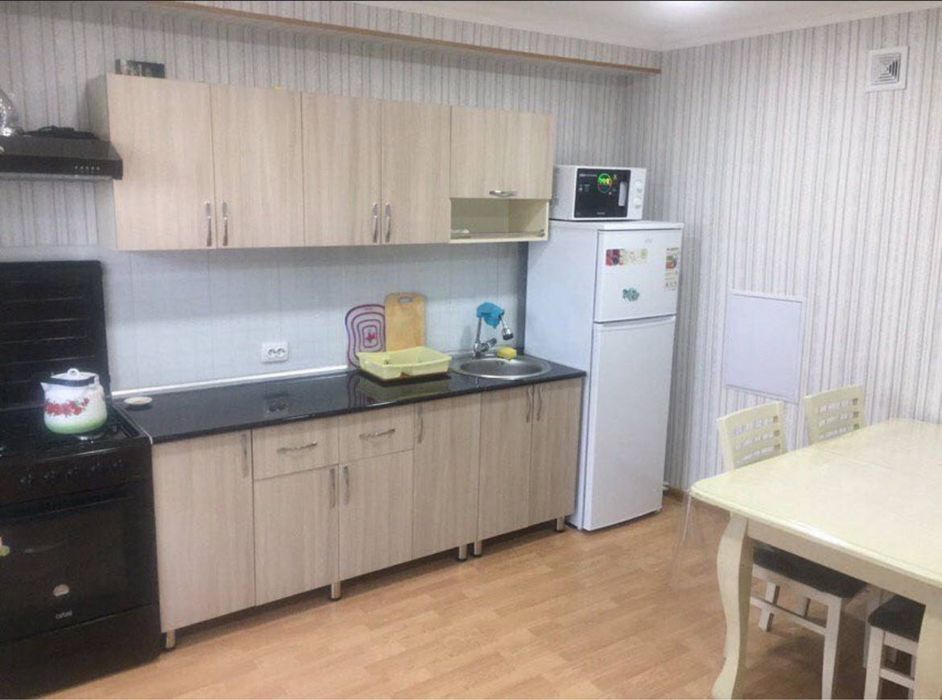 Айбек срочно продается 2 комнатная квартира в самом центре
