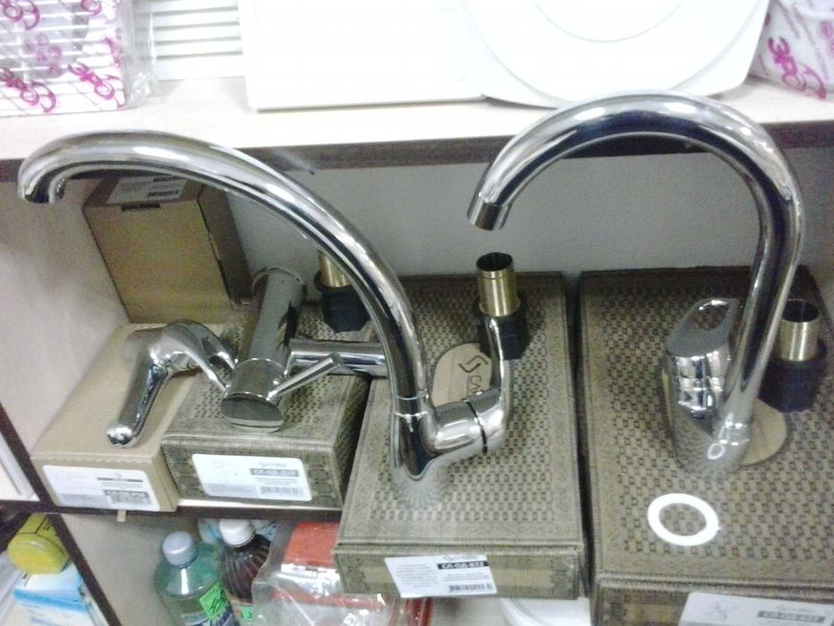 смесители  и подводки ко всем деталям.