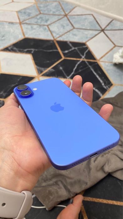 Айфон 16 плюс экран сынып тұр