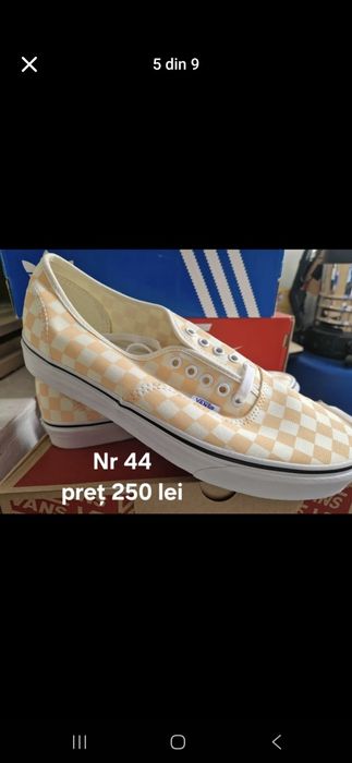 Adidași diferite modele