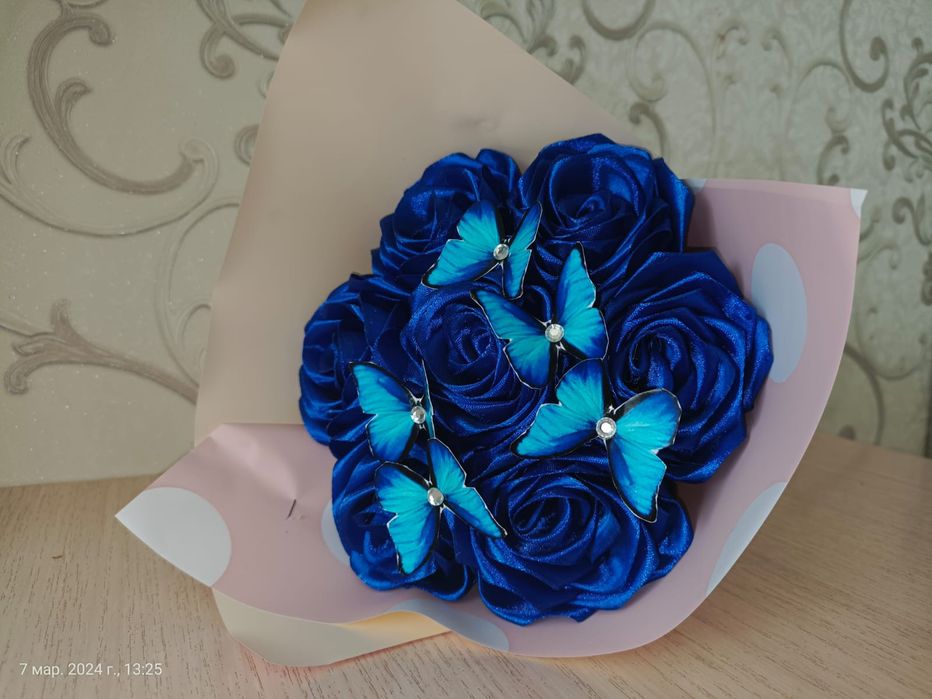 Букет из атласных роз