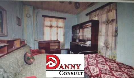 Двуетажна къща с двор и гараж в гр. Павликени