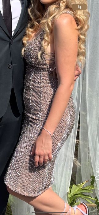 Rochie midi Asos cu detalii bijuterie – mărimea 38