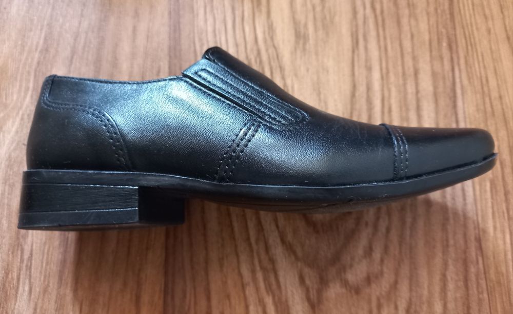 Продам детскую обувь