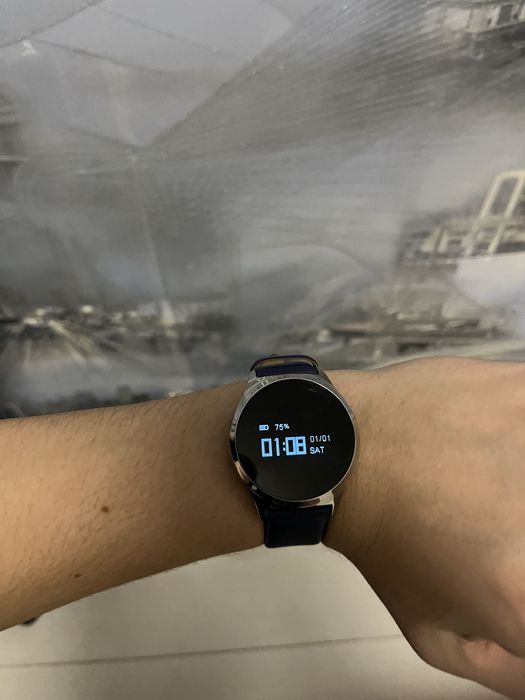 продаеться часы электронный