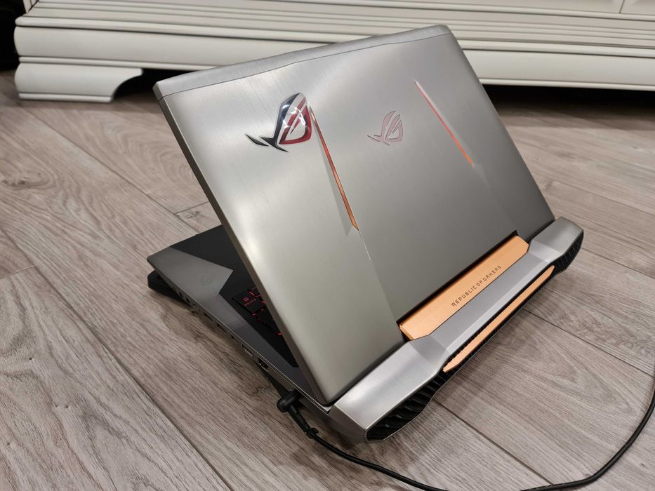 laptop gaming Asus Rog 17", intel core i7 +cooler + mouse + tastatura.