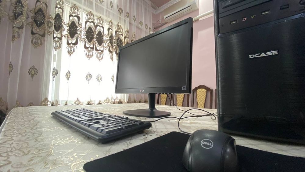 Komoyuter satiladi. Baxasi kelisimli. Windows 7