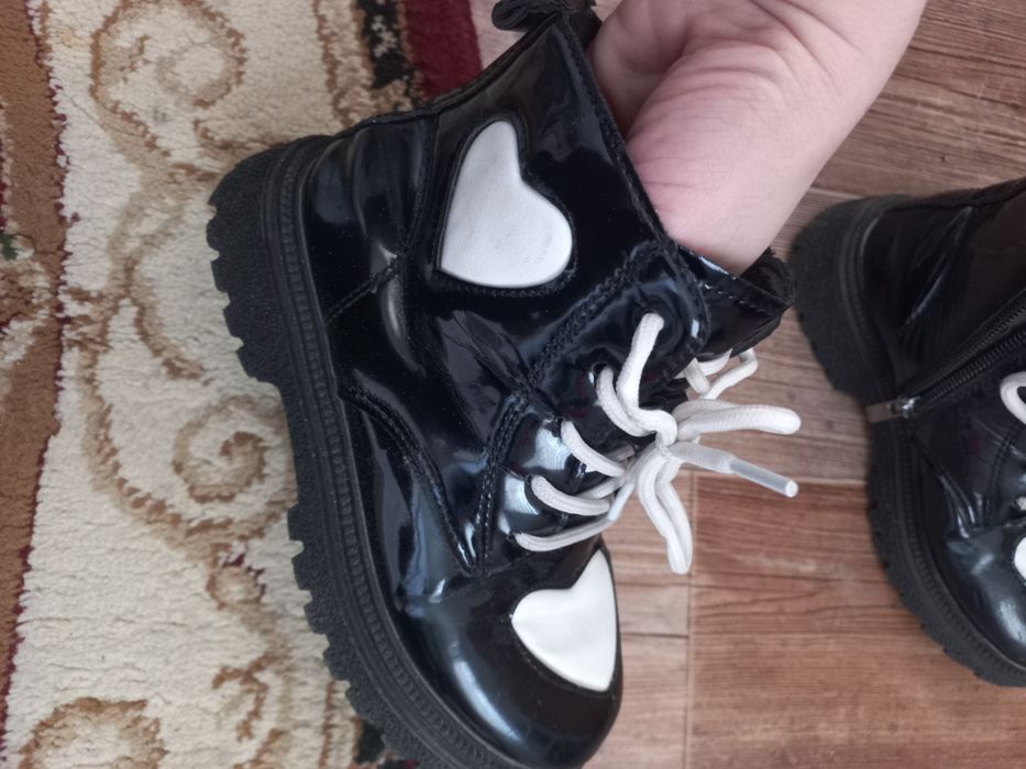 Продам детские ботиночки