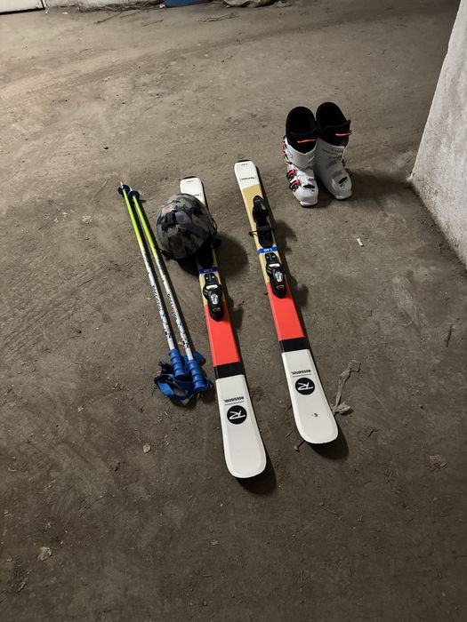 Ски , ски обувки , щеки , каски