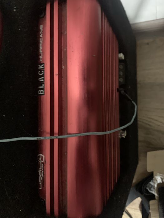 Продам сабвуфер с усилителем