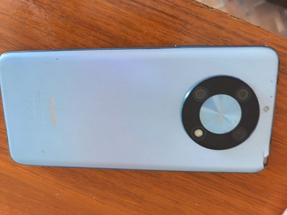 Продаван Huawei nova Y90.