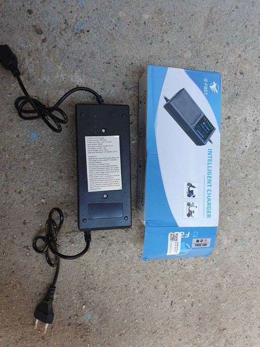 Зарядно 48V за триколки и електрически скутери