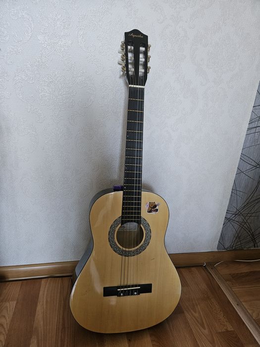 Продам гитару классическую