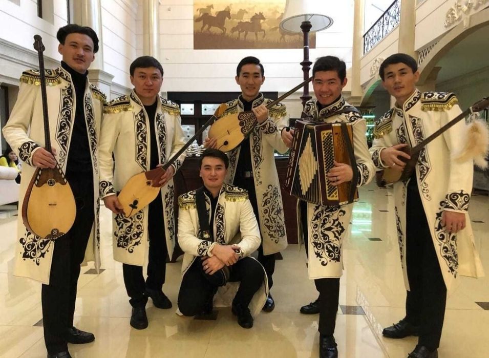 Тамада, Асаба, Музыка