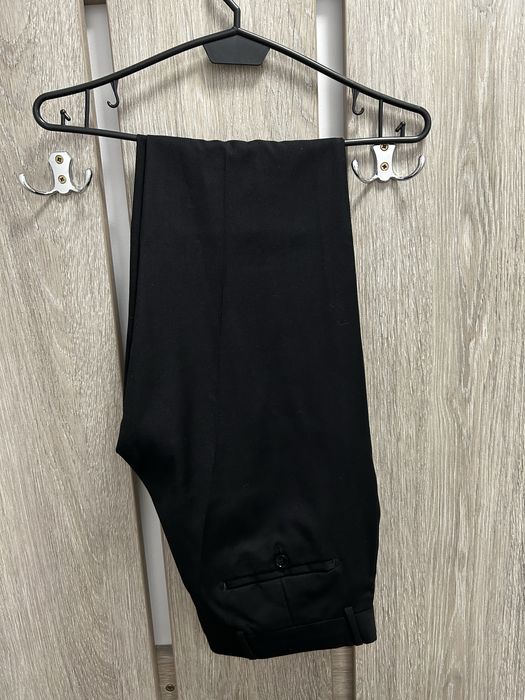 Costum barbati aproape nou