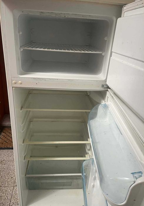 Продавам хладилник Електролукс