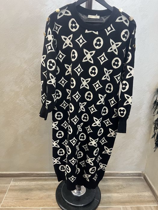 Рокля-туника, LIU jO