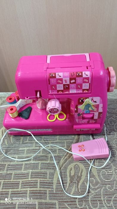 Игрушечная швейная машинка для девочки