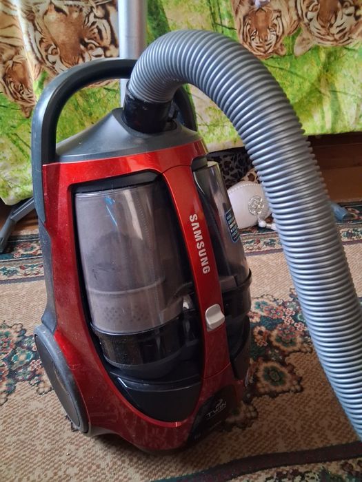Пылесос Samsung.