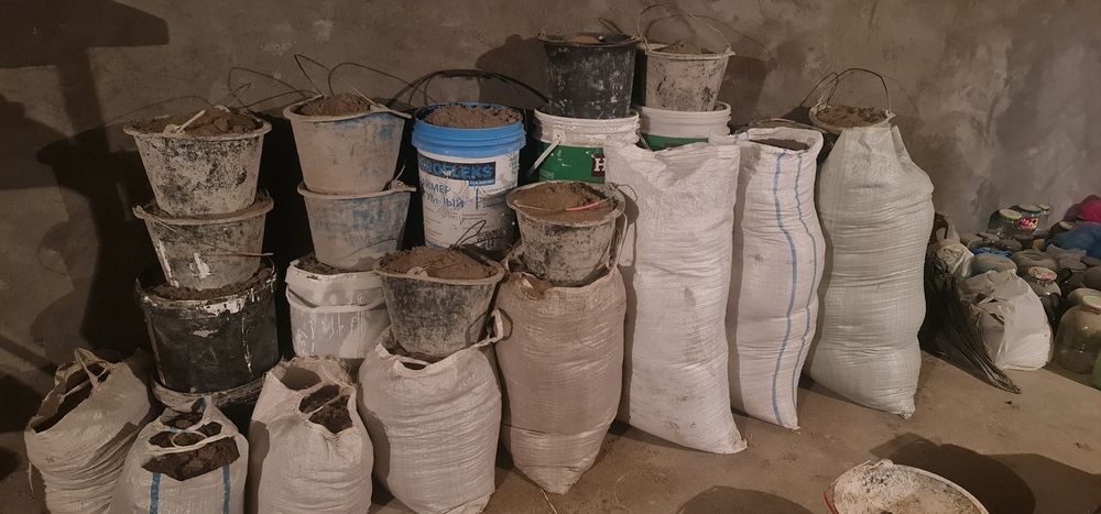 Гишт, кум сотилади, узила обкетасила