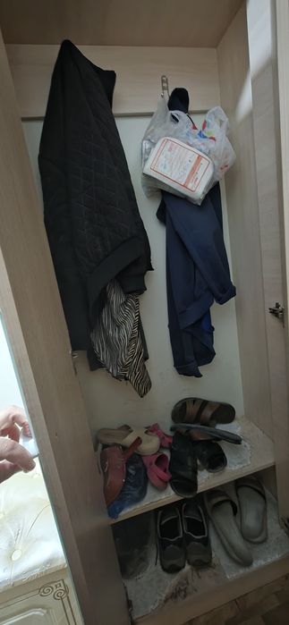 Продам прихожку с зеркалом