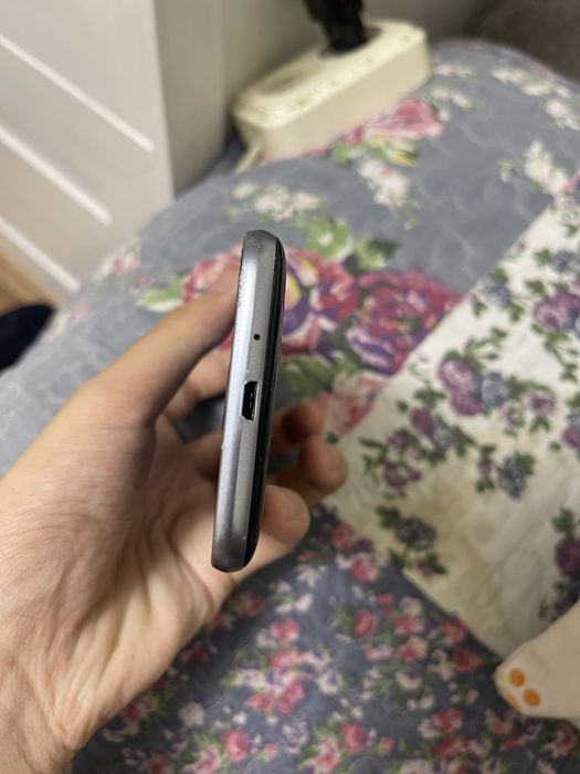 Продаю Samsung J1 2016 без экрана