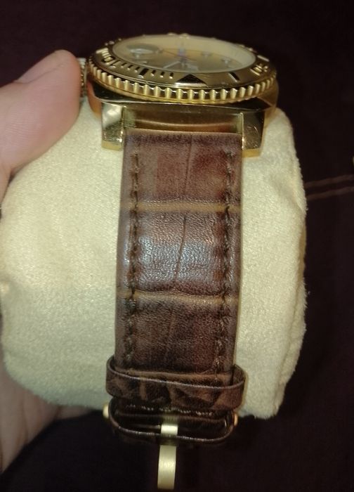 Invicta Australia с кожена каишка