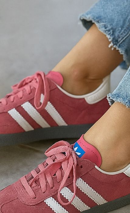 Продам женские кроссовки