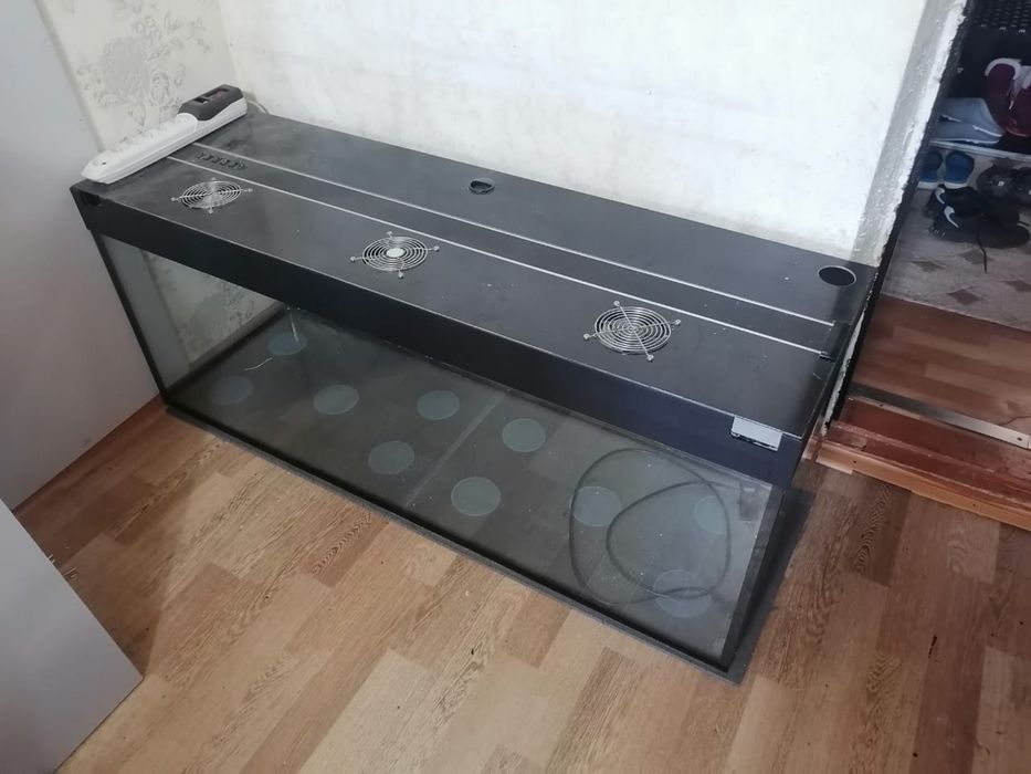 Продам аквариум заводской