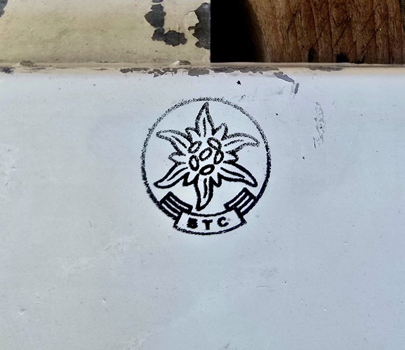 Туристипеска ретро табела