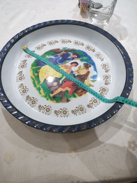 Продается подносы пластмассовые МАДОННА