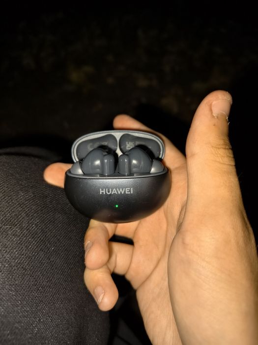 Продам наушники Huawei Freebuds 6i