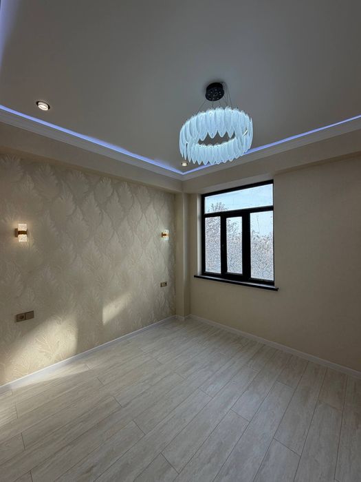 Юнусабад 11 квартал. Продается квартира 2/4/10