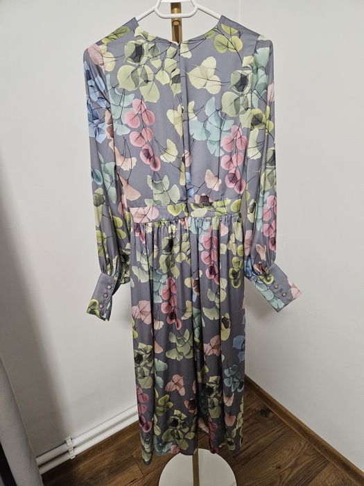 Rochie midi eleganta cu print floral Poema