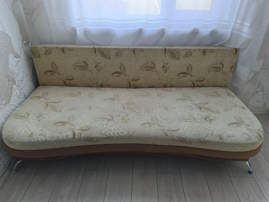 Продаётся диван (компактный, удобный)
