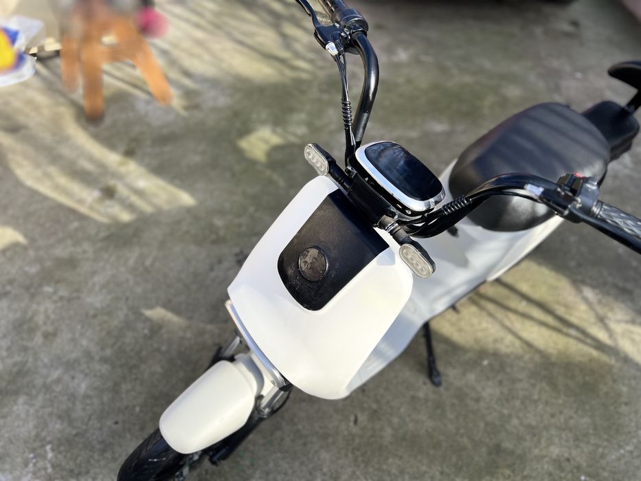 Bicicleta electrica Victoria cu acceleratie la mana