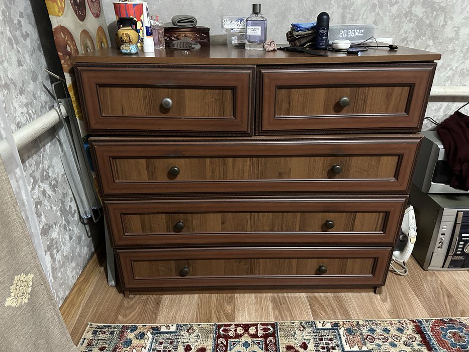 Продам комод с зеркалом