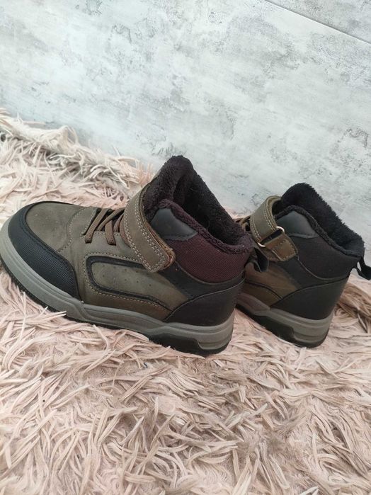 Продам полуботинки на мальчика