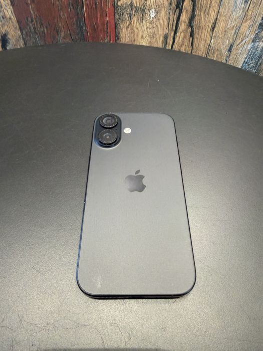 iPhone 16 black 128Gb • baterie 89% • neverlocked