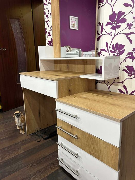 Тоалетка с огледало