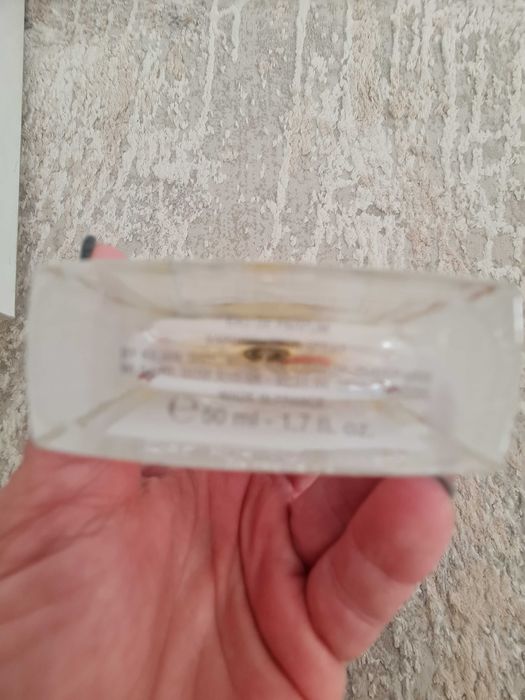 Kilian Woman in gold