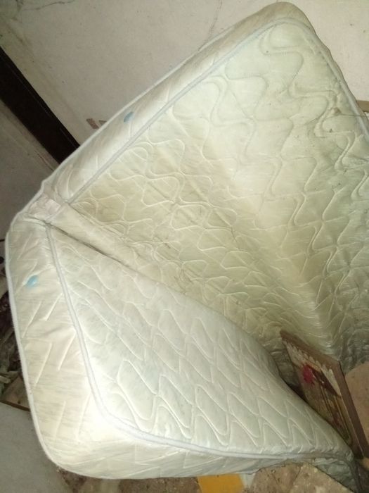 Saltea de pat utilizată